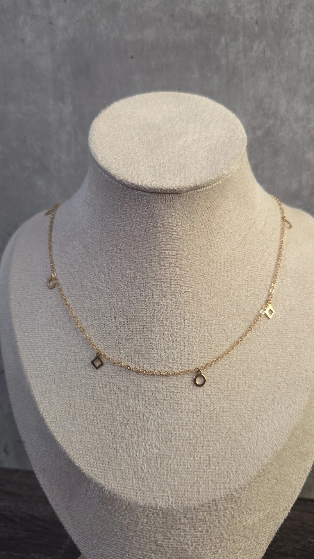 Cadena con colgantes