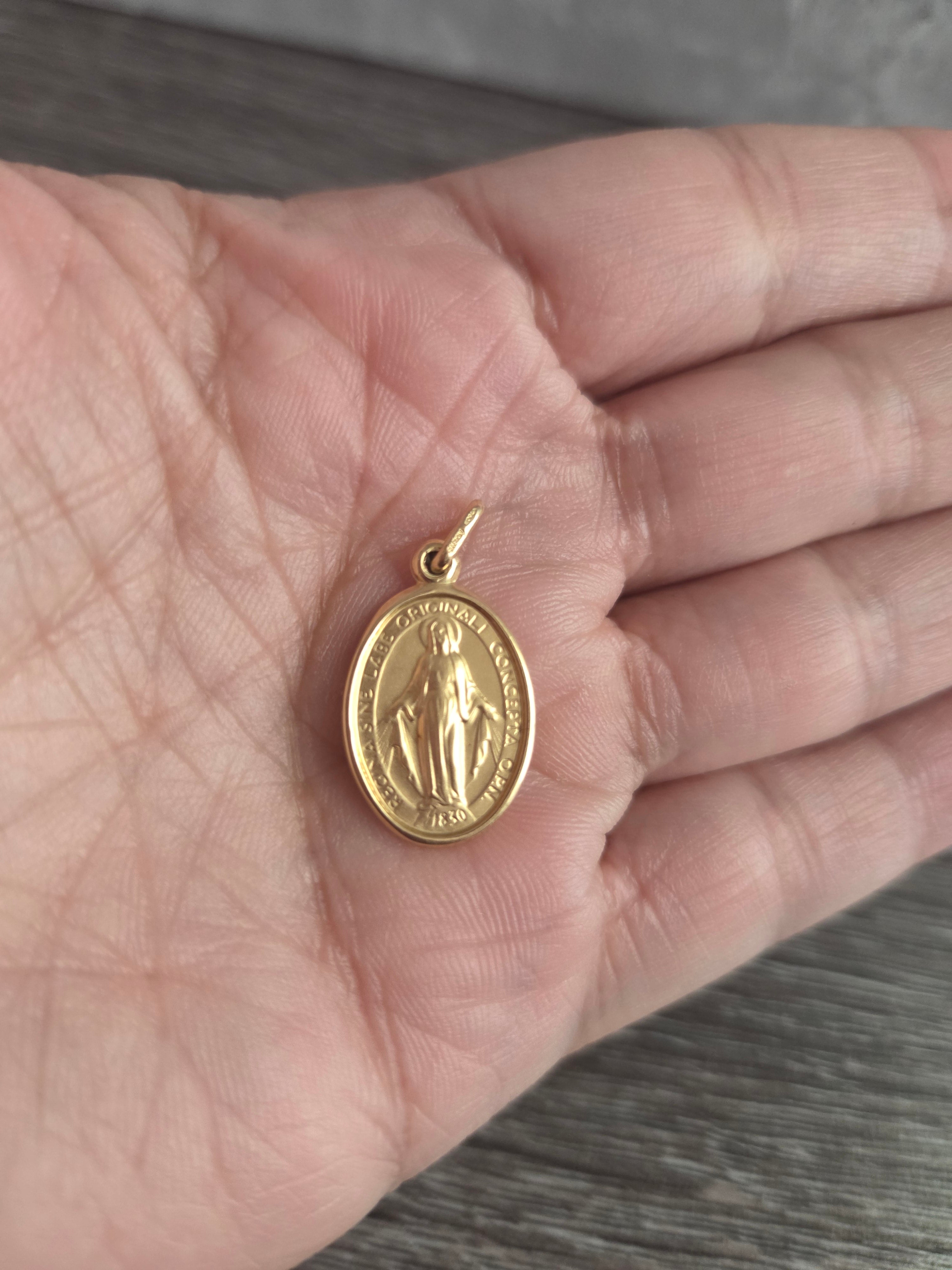 Dije Virgen Milagrosa