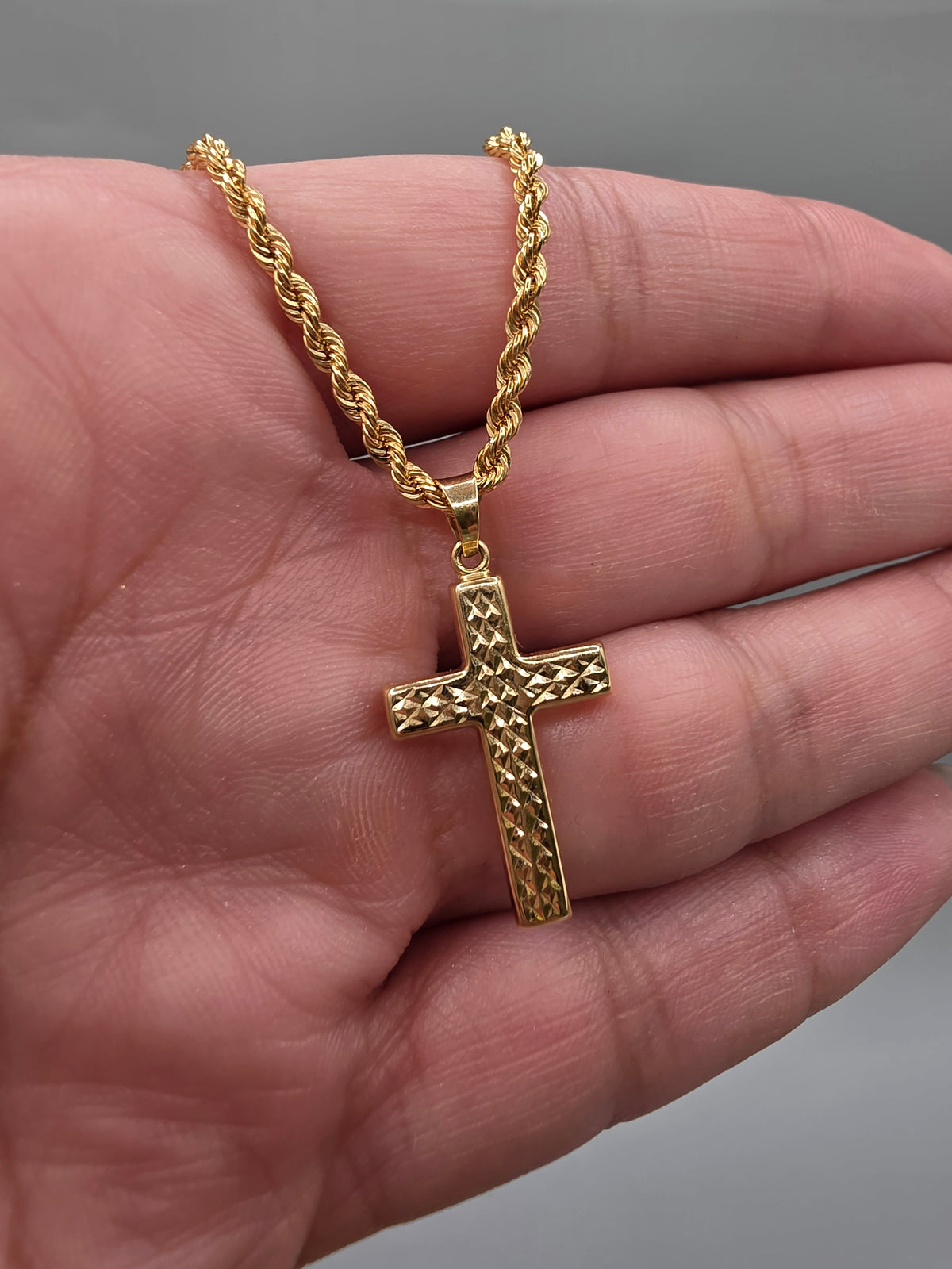 Diamond-Cut Cross Pendant 090