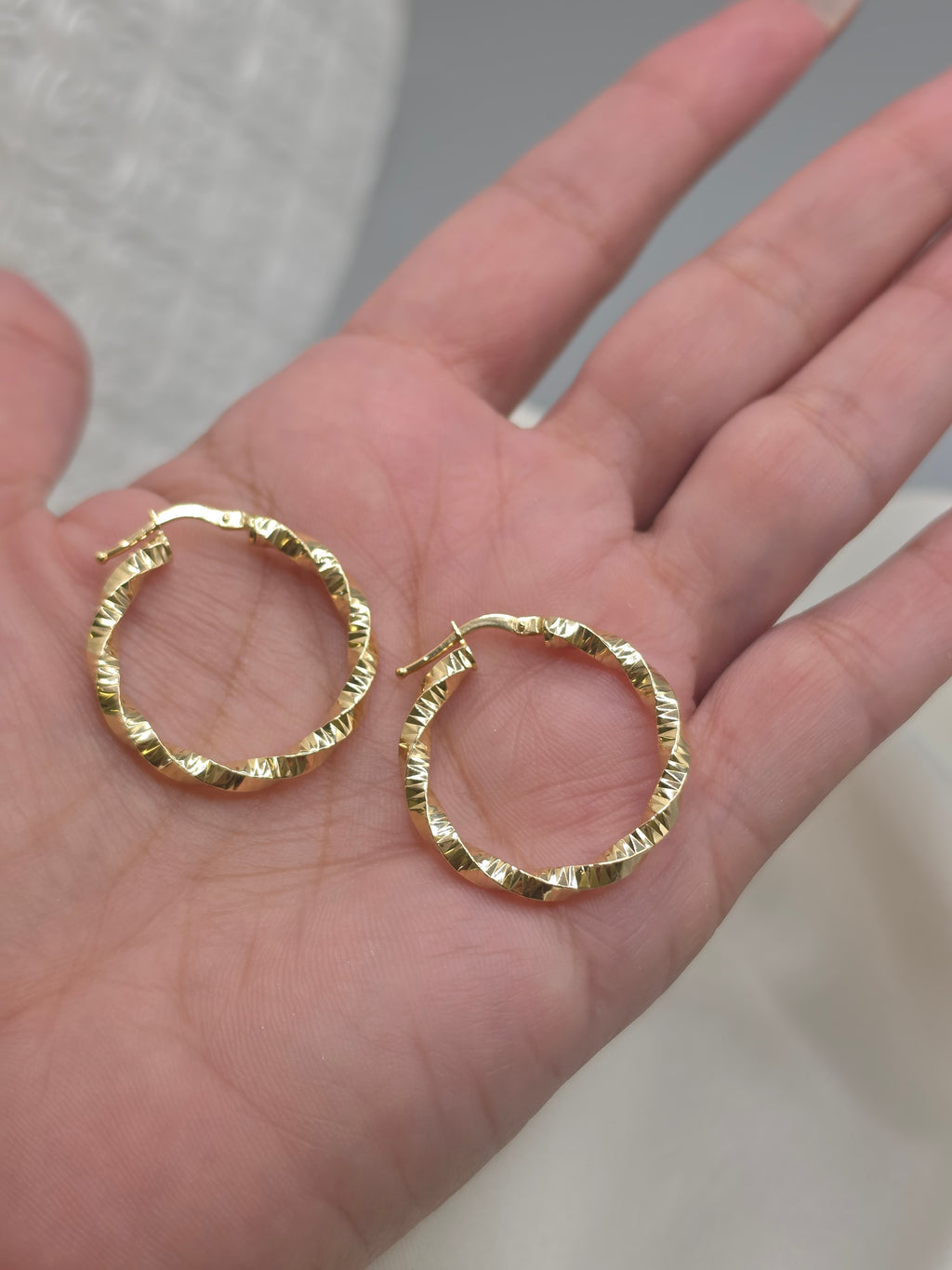 Diamond-Cut Hoop Earrings 200