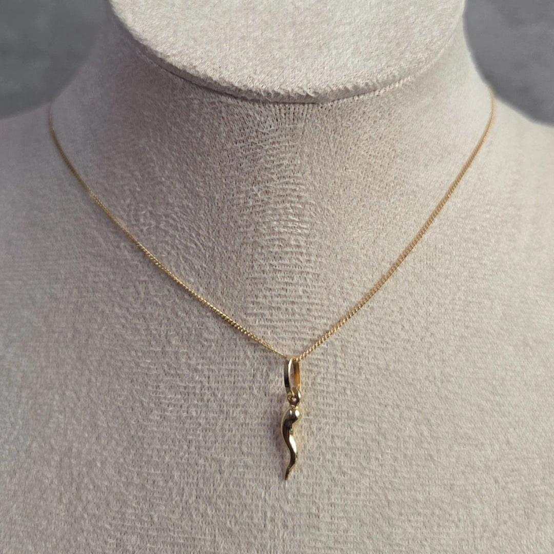 Cadena con Cornicello Dorado