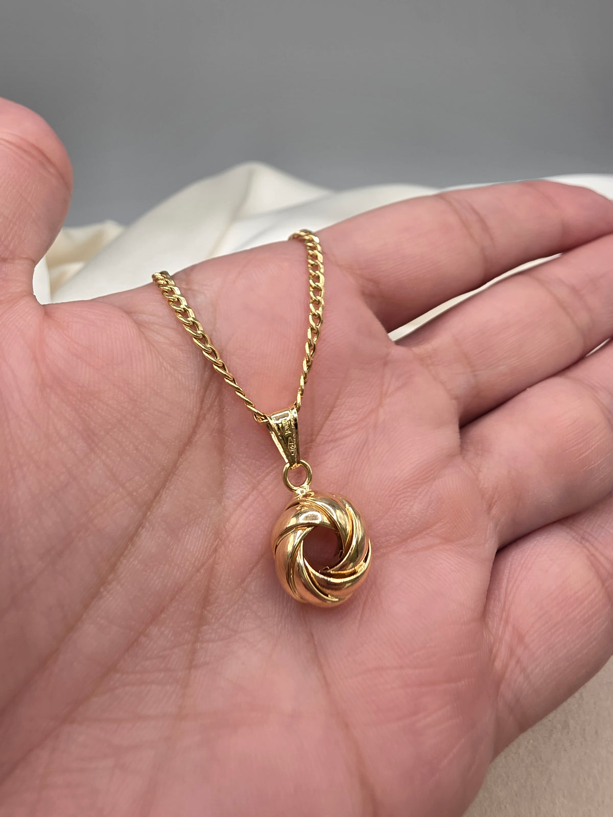 Gold Knot Pendant 123