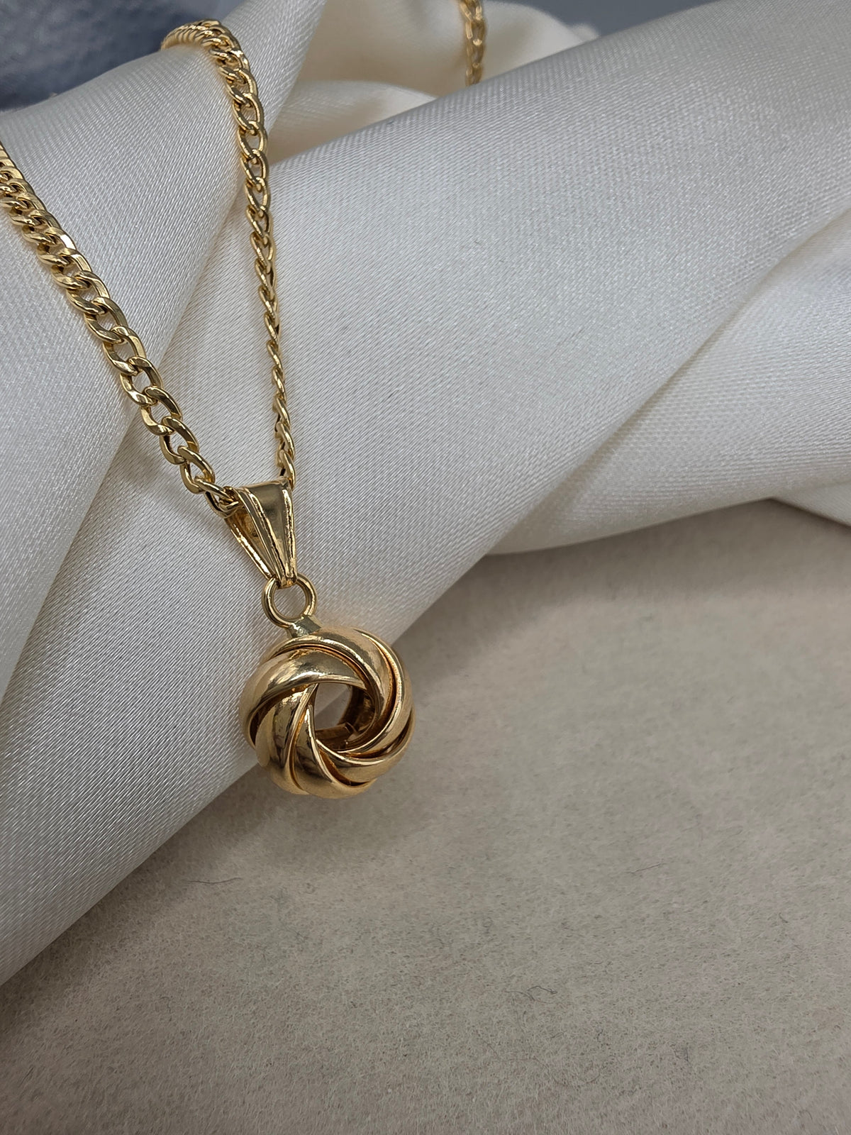 Gold Knot Pendant 123