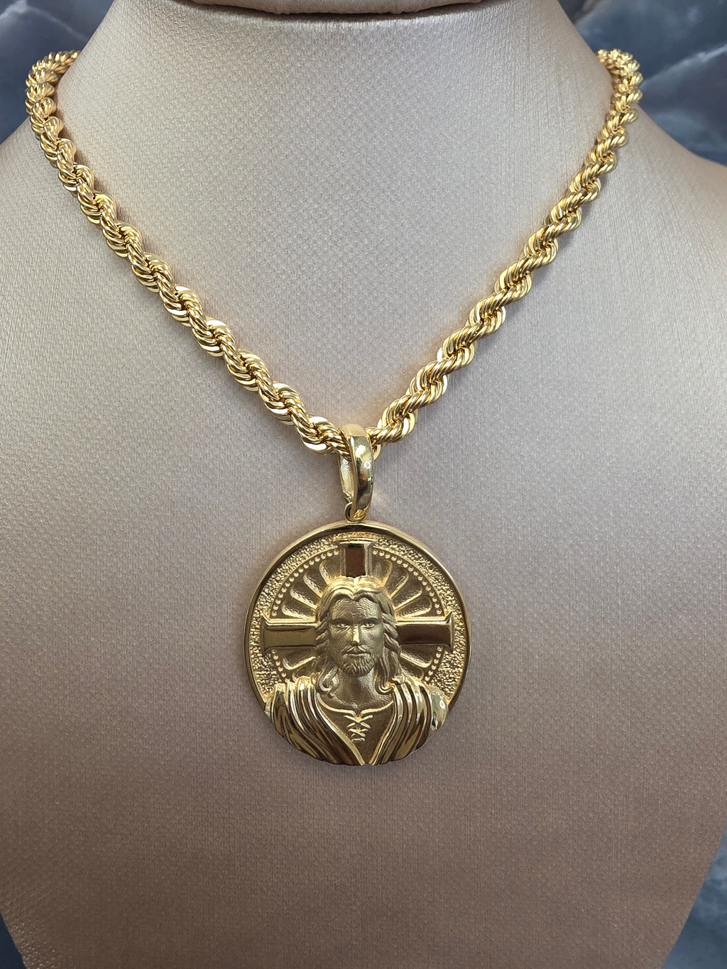 Sacred Heart of Jesus Pendant 549