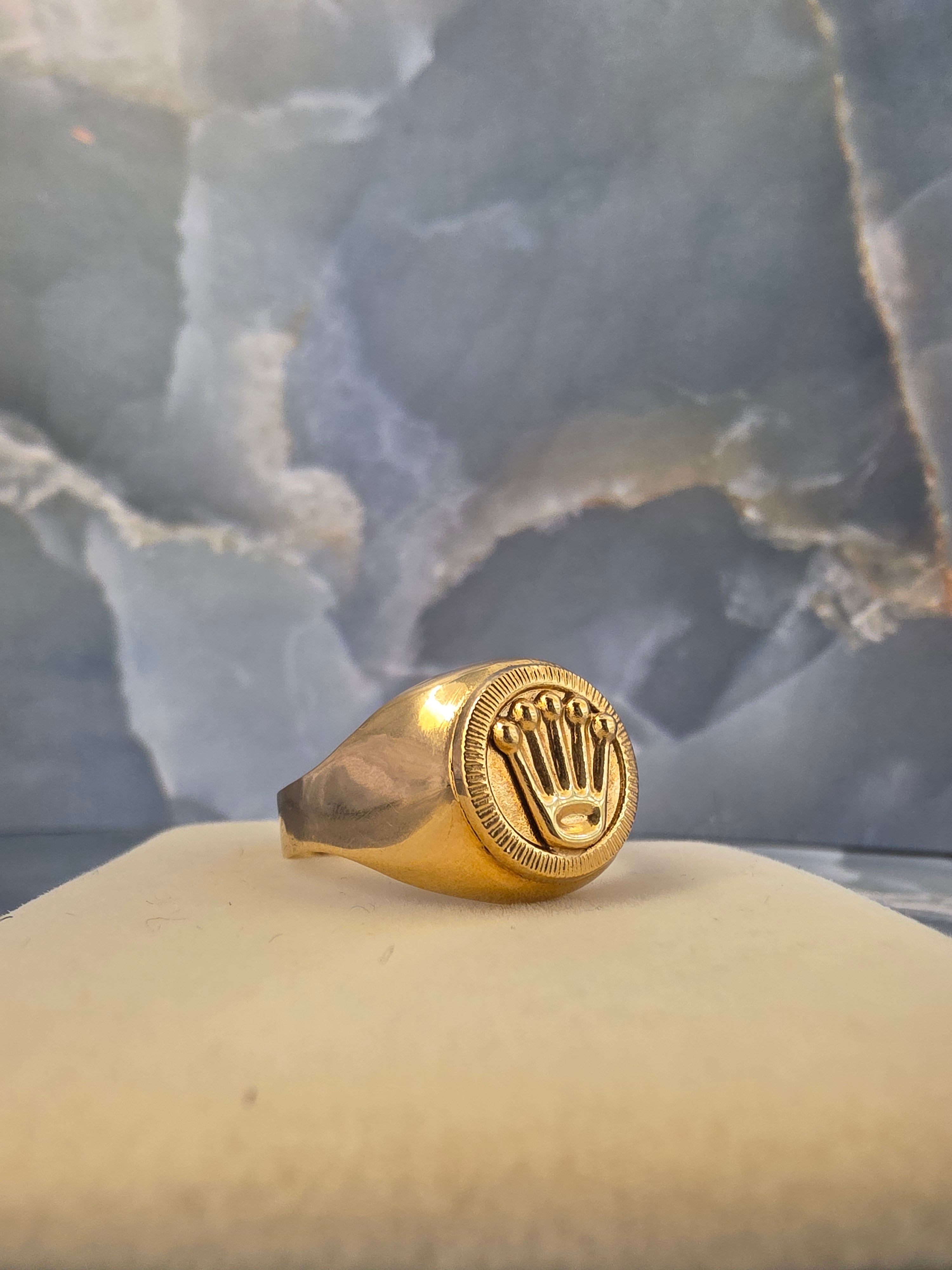Crown Round Signet Ring 340