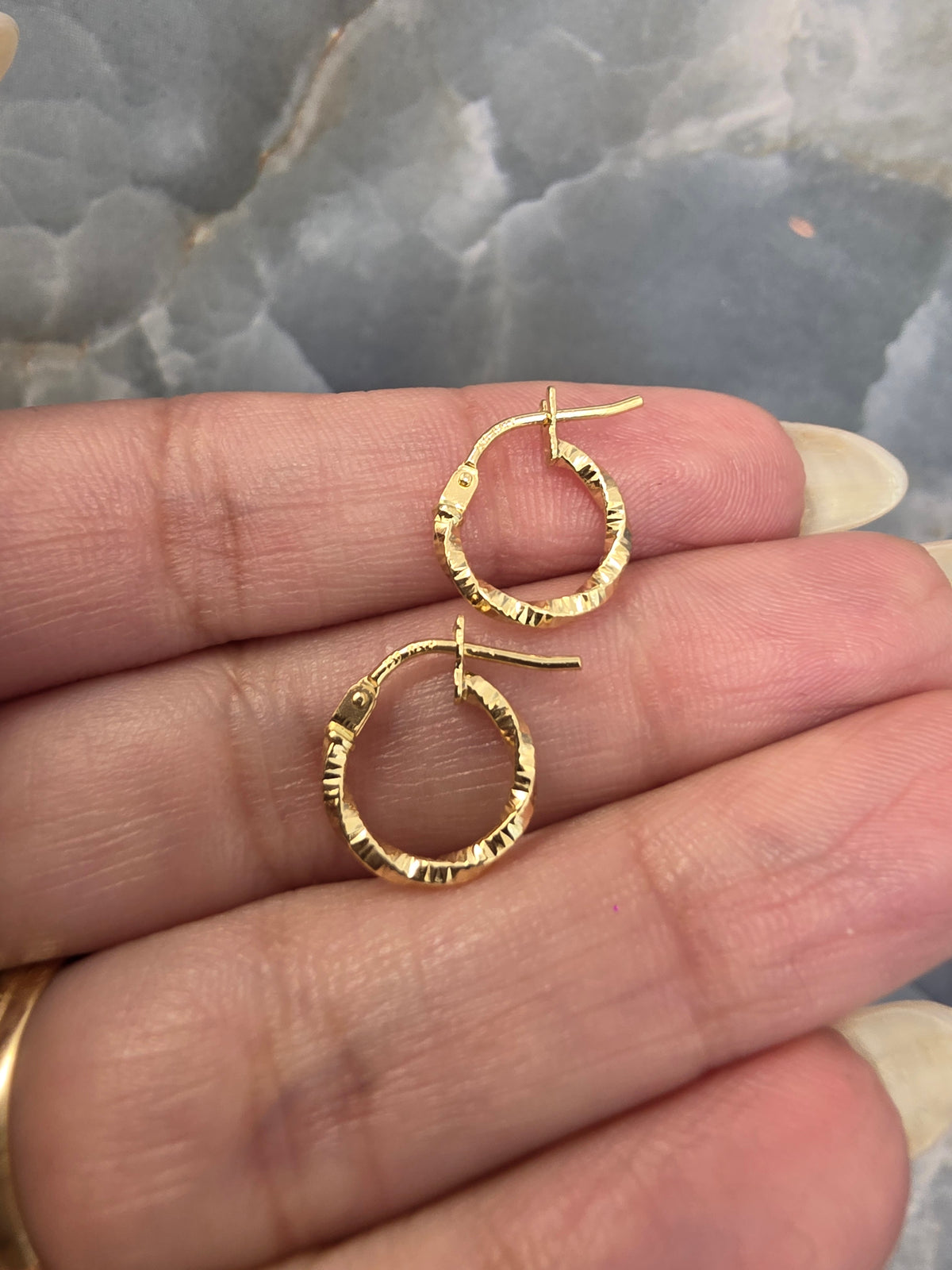 Diamond-Cut Hoop Earrings 069