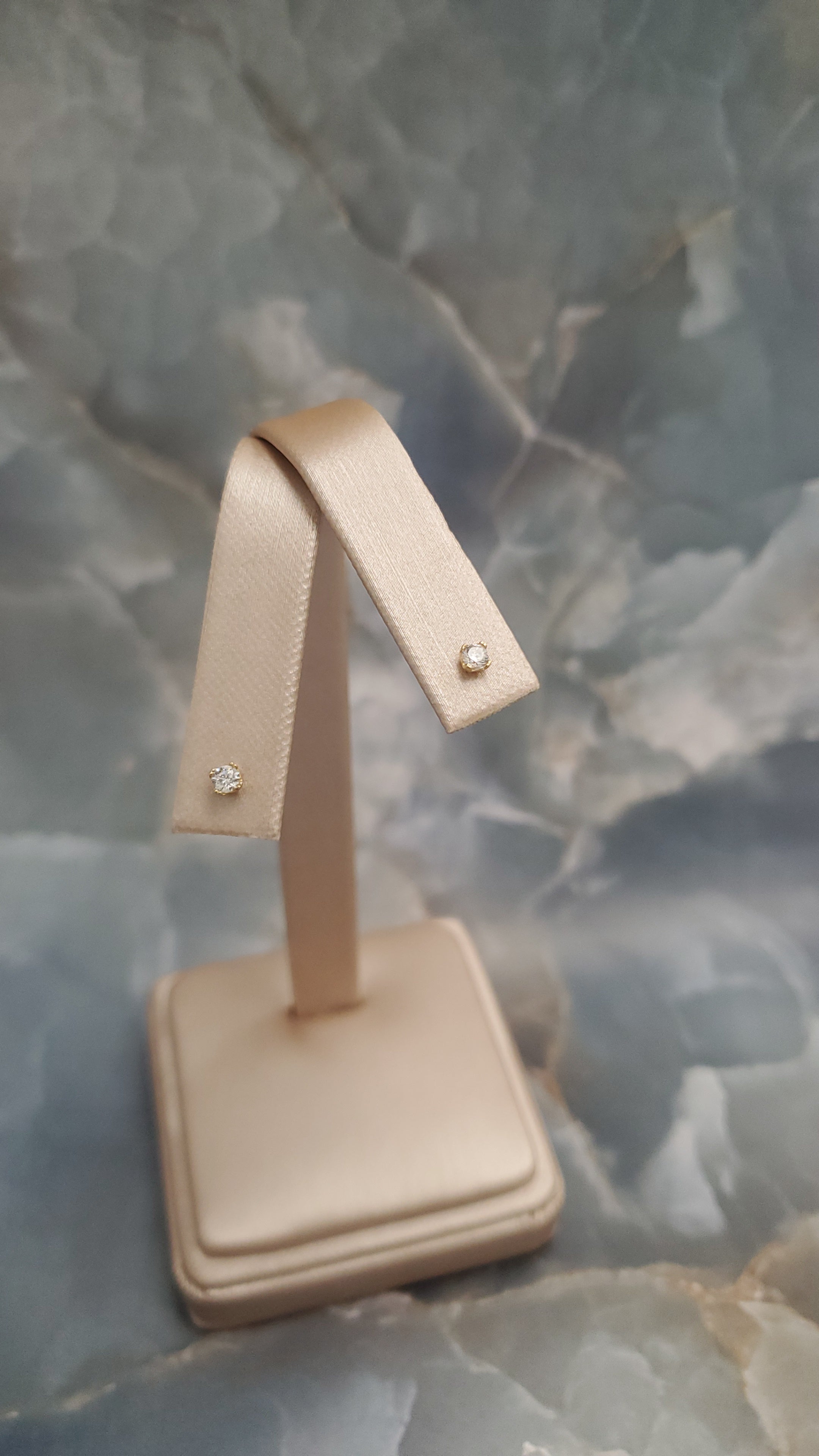 Solitaire Stud Earrings 072