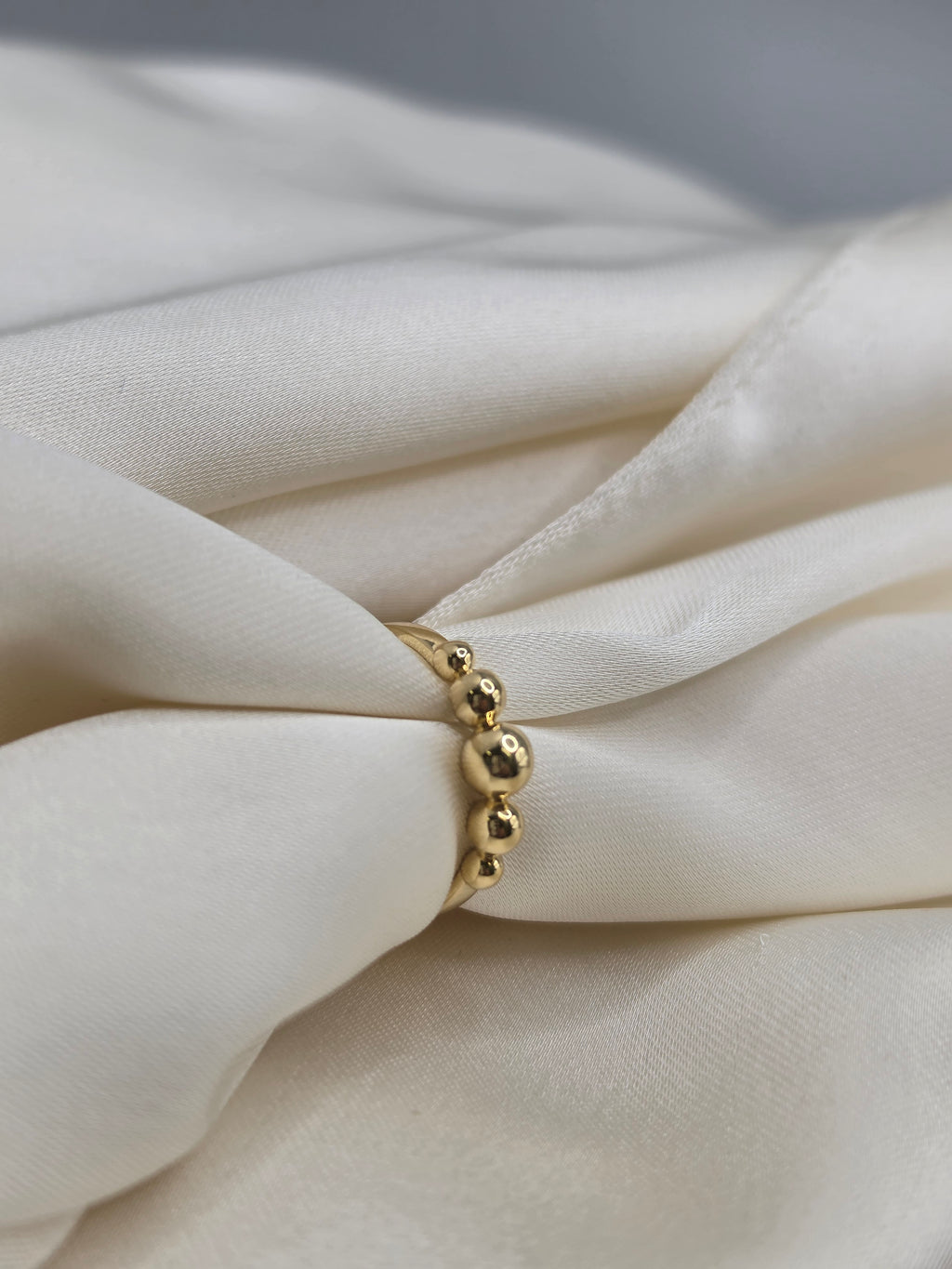 Graduated Bead Ring 180