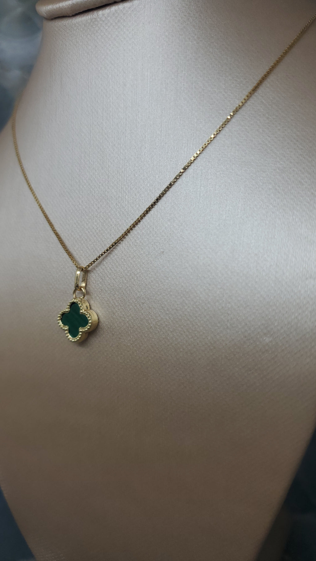 Green Clover Pendant 056