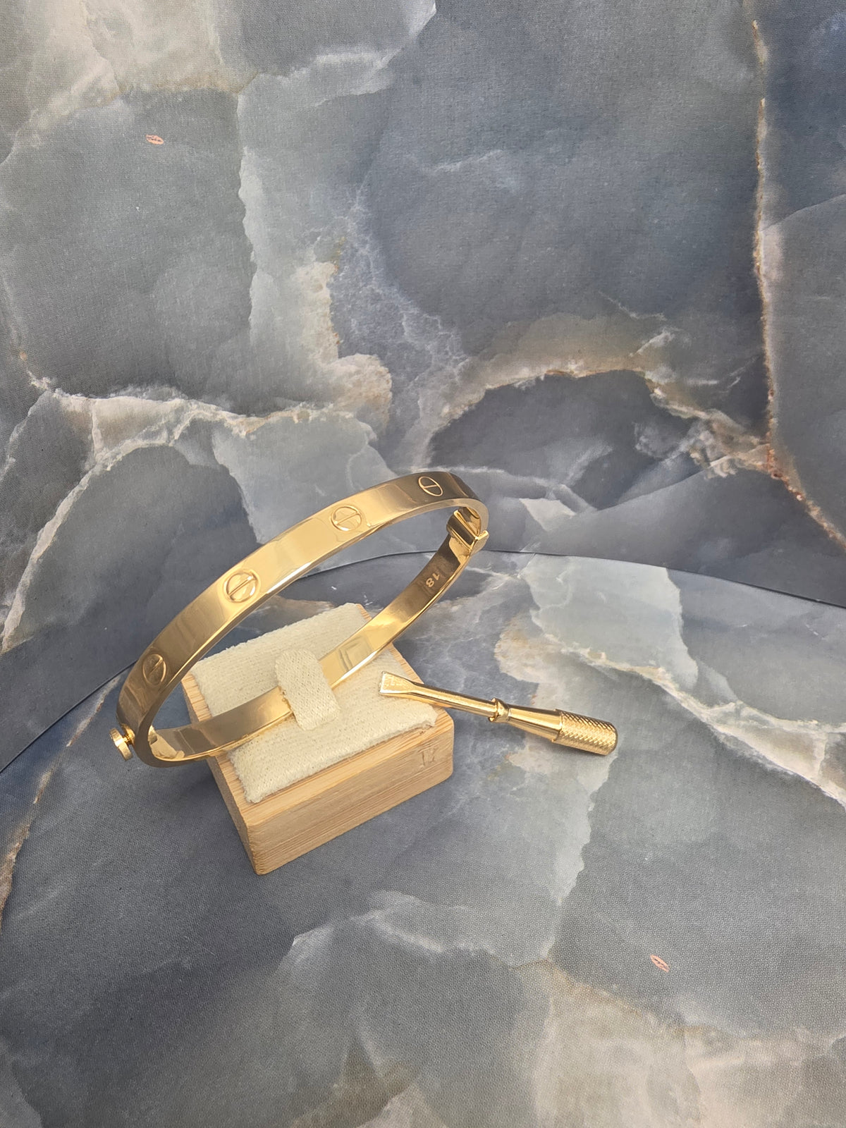 Gold Screw Design Bangle Bracelet 912