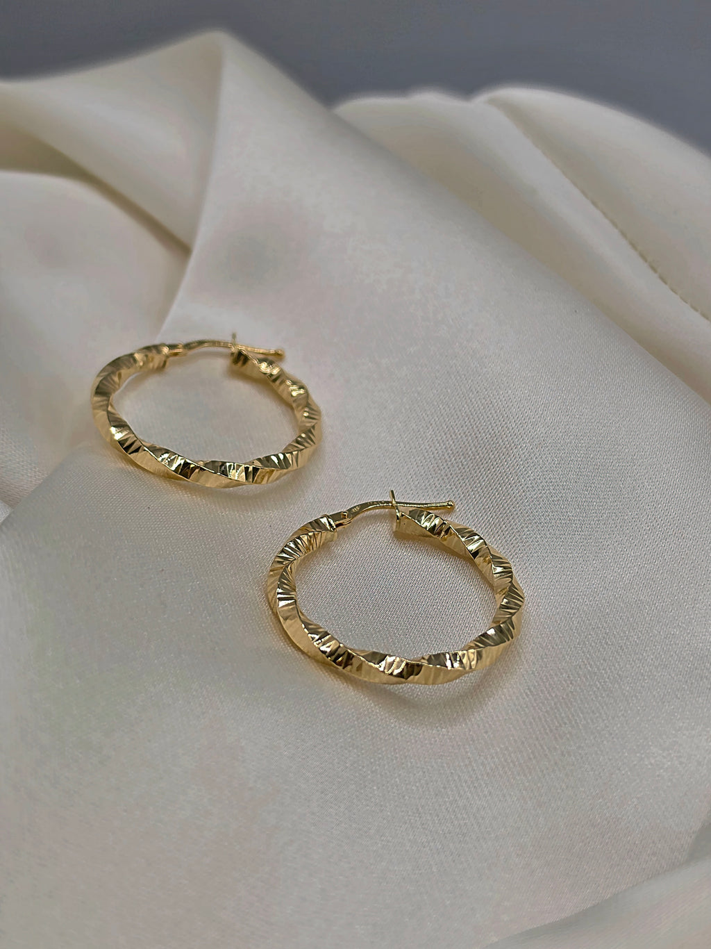 Diamond-Cut Hoop Earrings 200