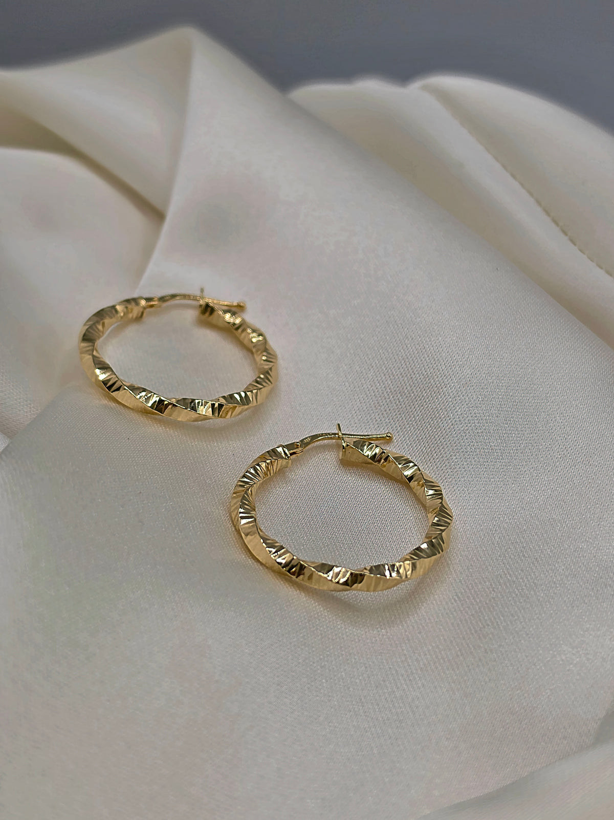 Diamond-Cut Hoop Earrings 200