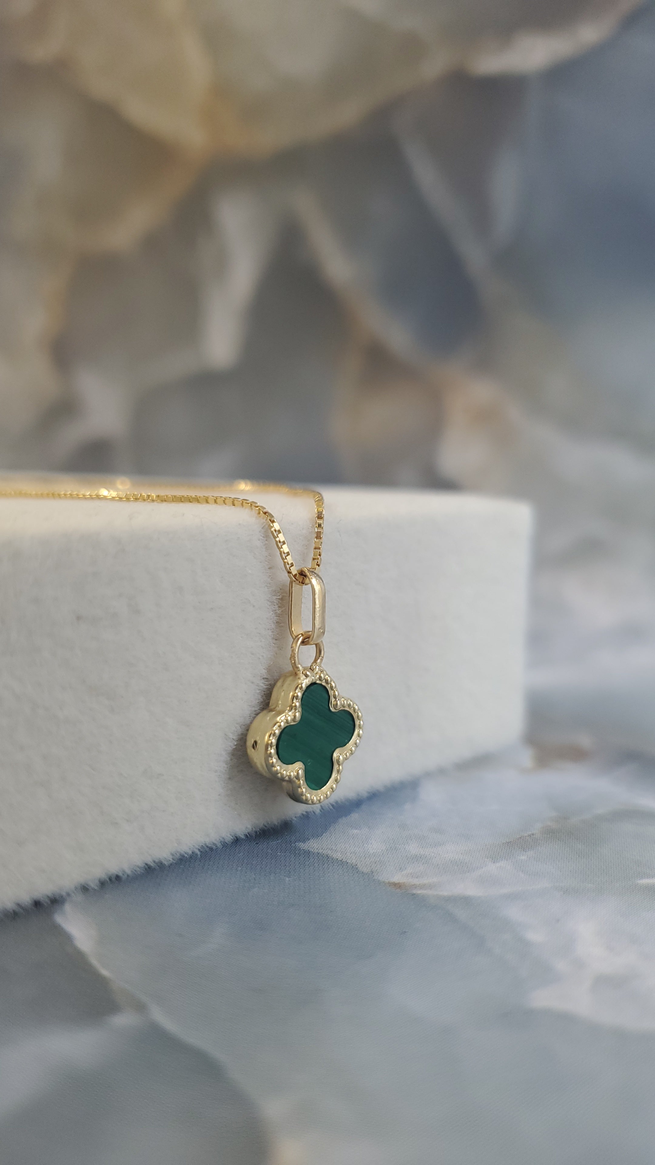 Green Clover Pendant 056
