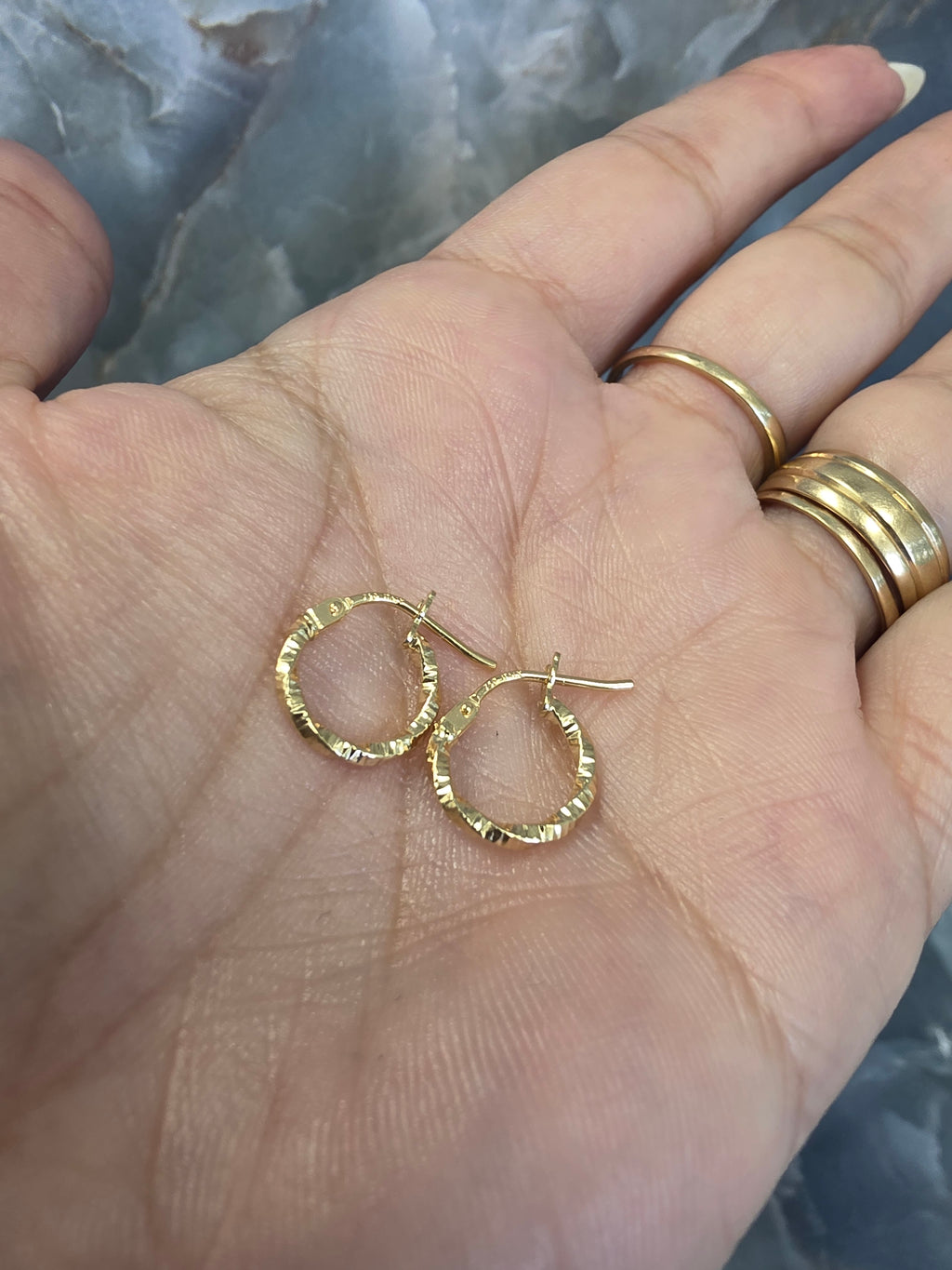 Diamond-Cut Hoop Earrings 069