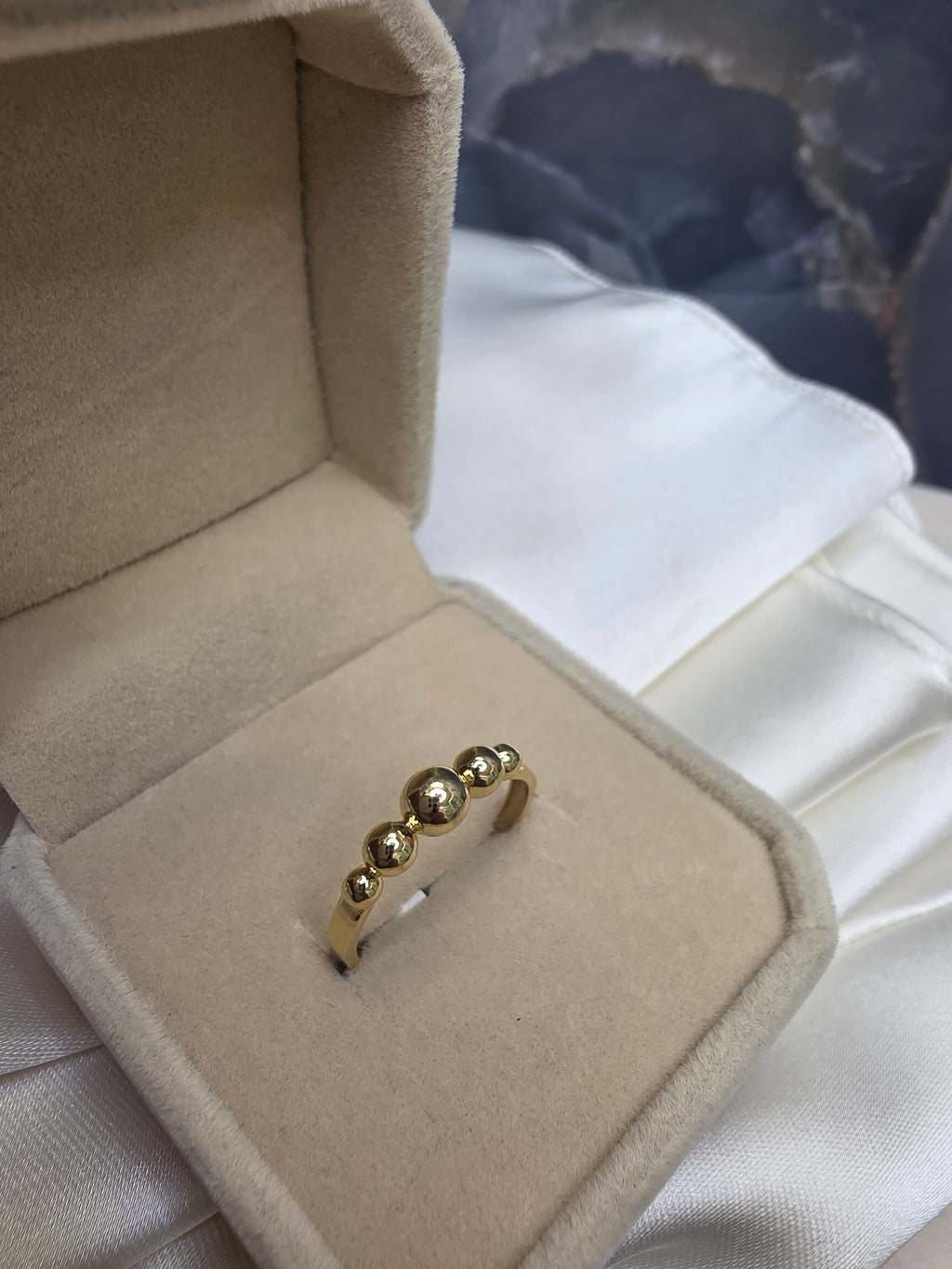 Graduated Bead Ring 180