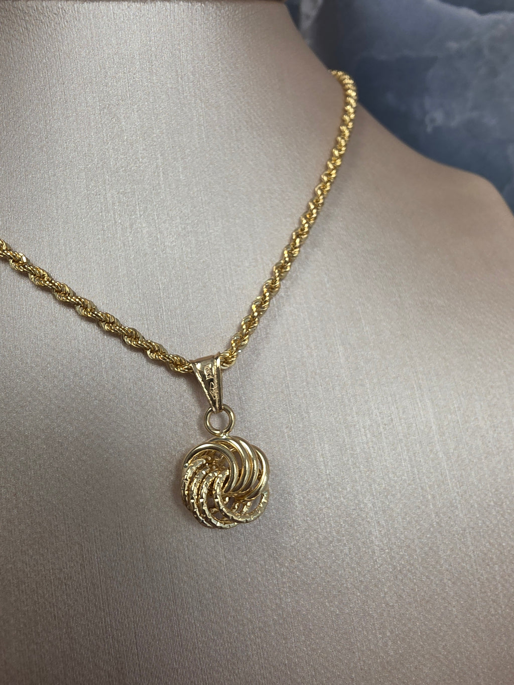 Interlocking Rings Pendant 086