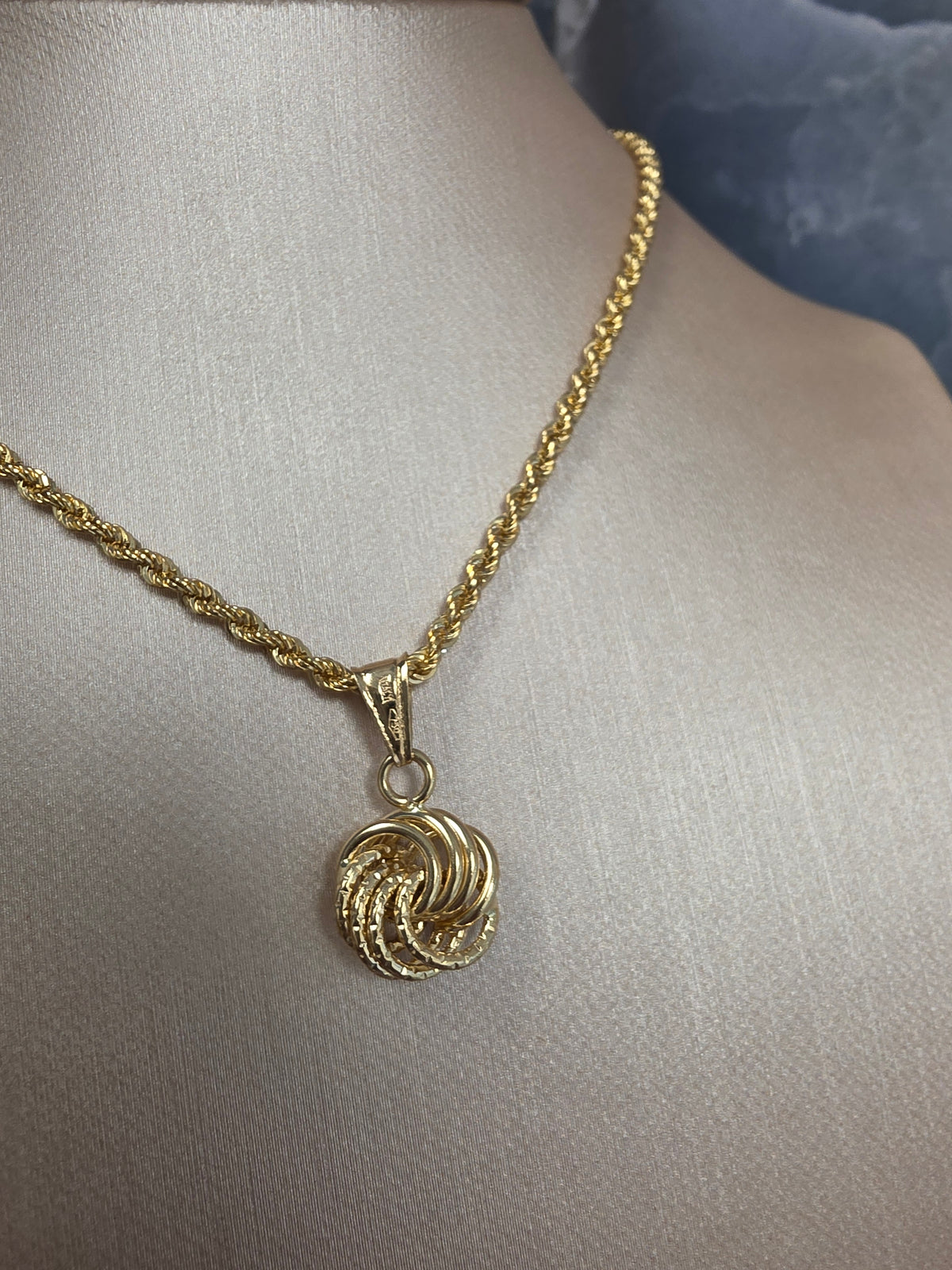 Interlocking Rings Pendant 086