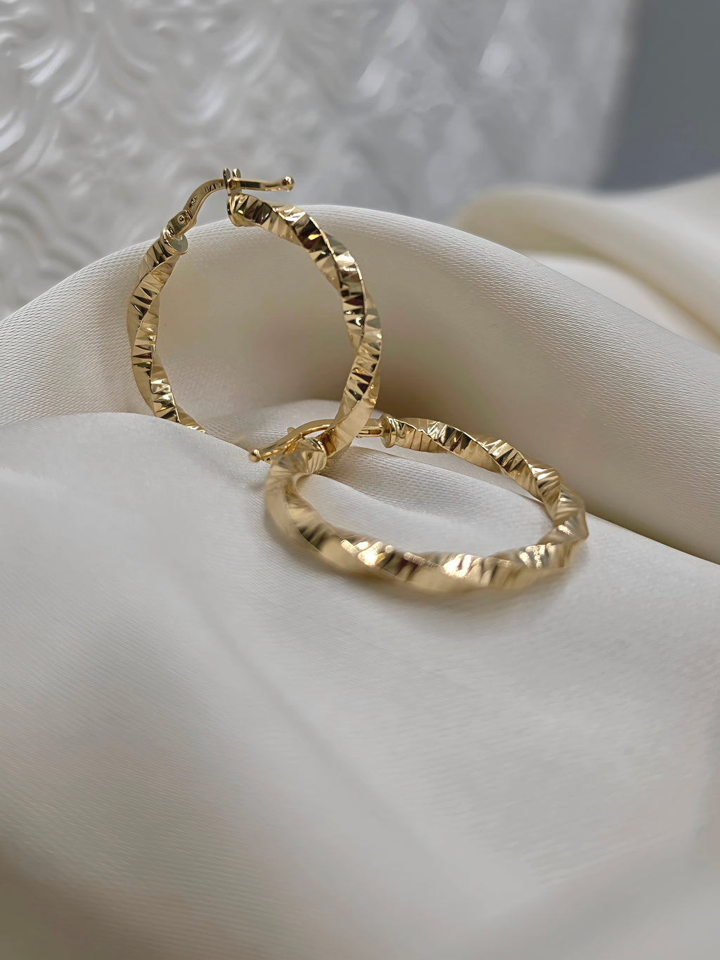 Diamond-Cut Hoop Earrings 200