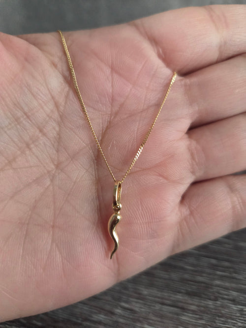 Cadena con Cornicello Dorado