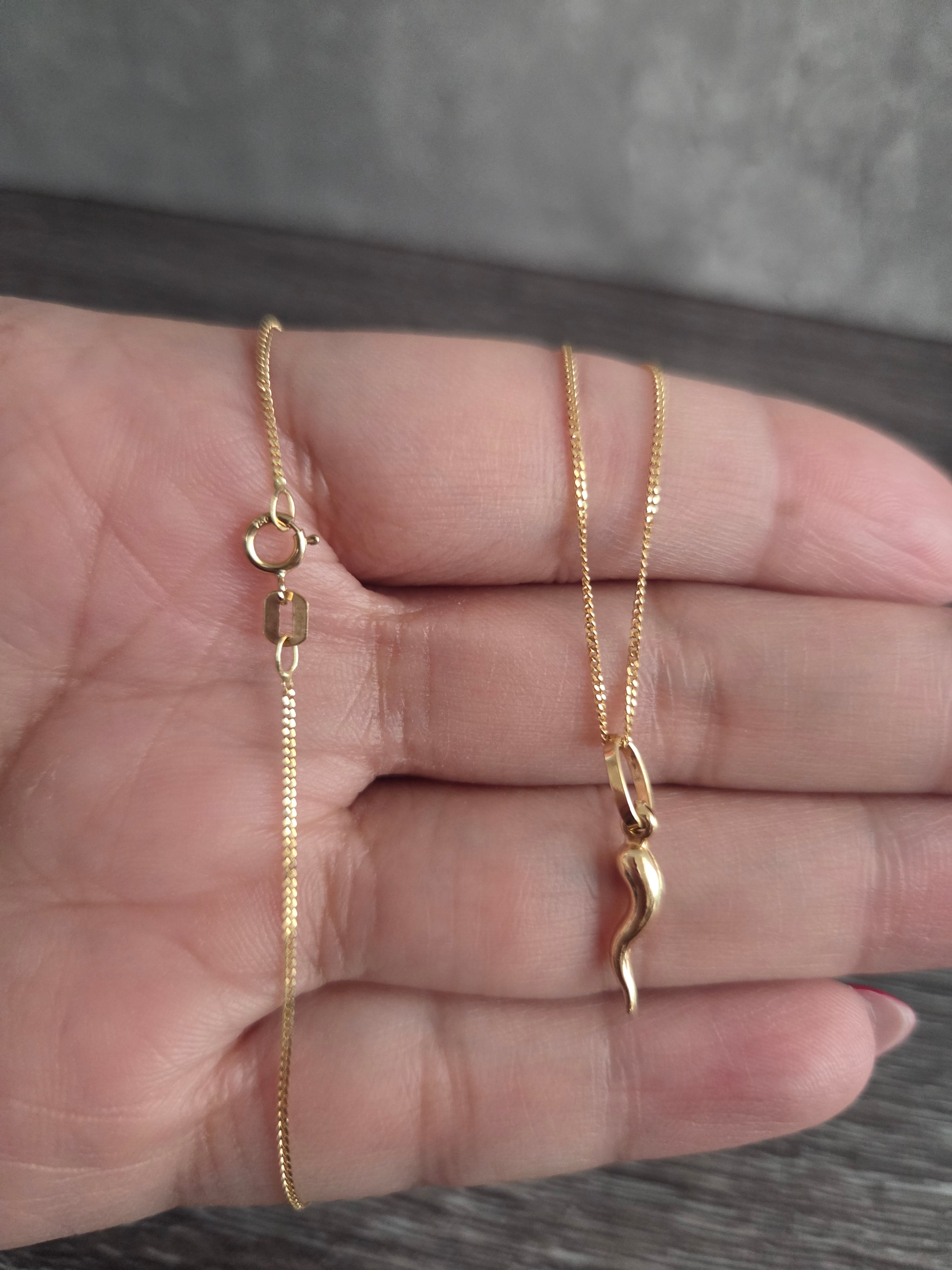 Cadena con Cornicello Dorado