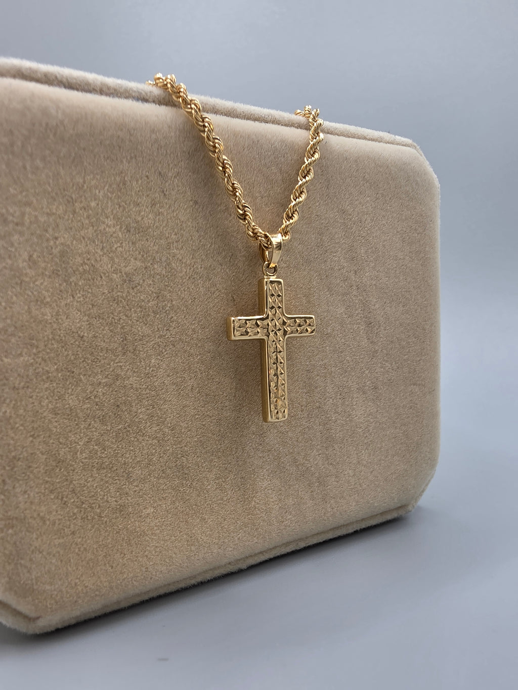 Diamond-Cut Cross Pendant 090