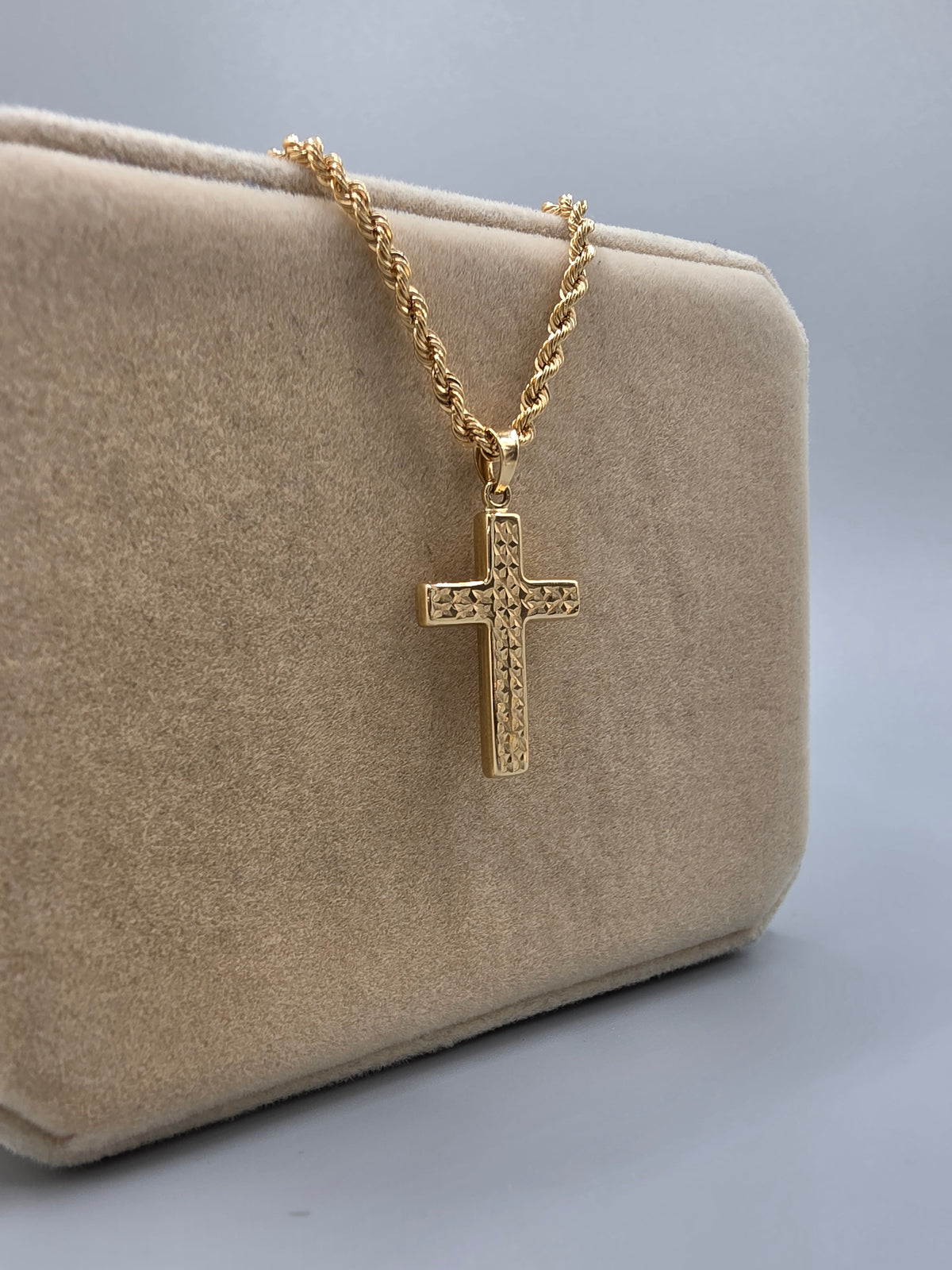 Diamond-Cut Cross Pendant 090