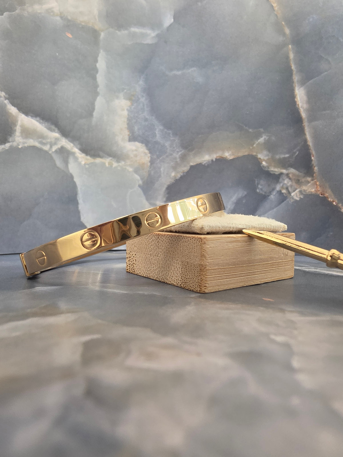 Gold Screw Design Bangle Bracelet 912
