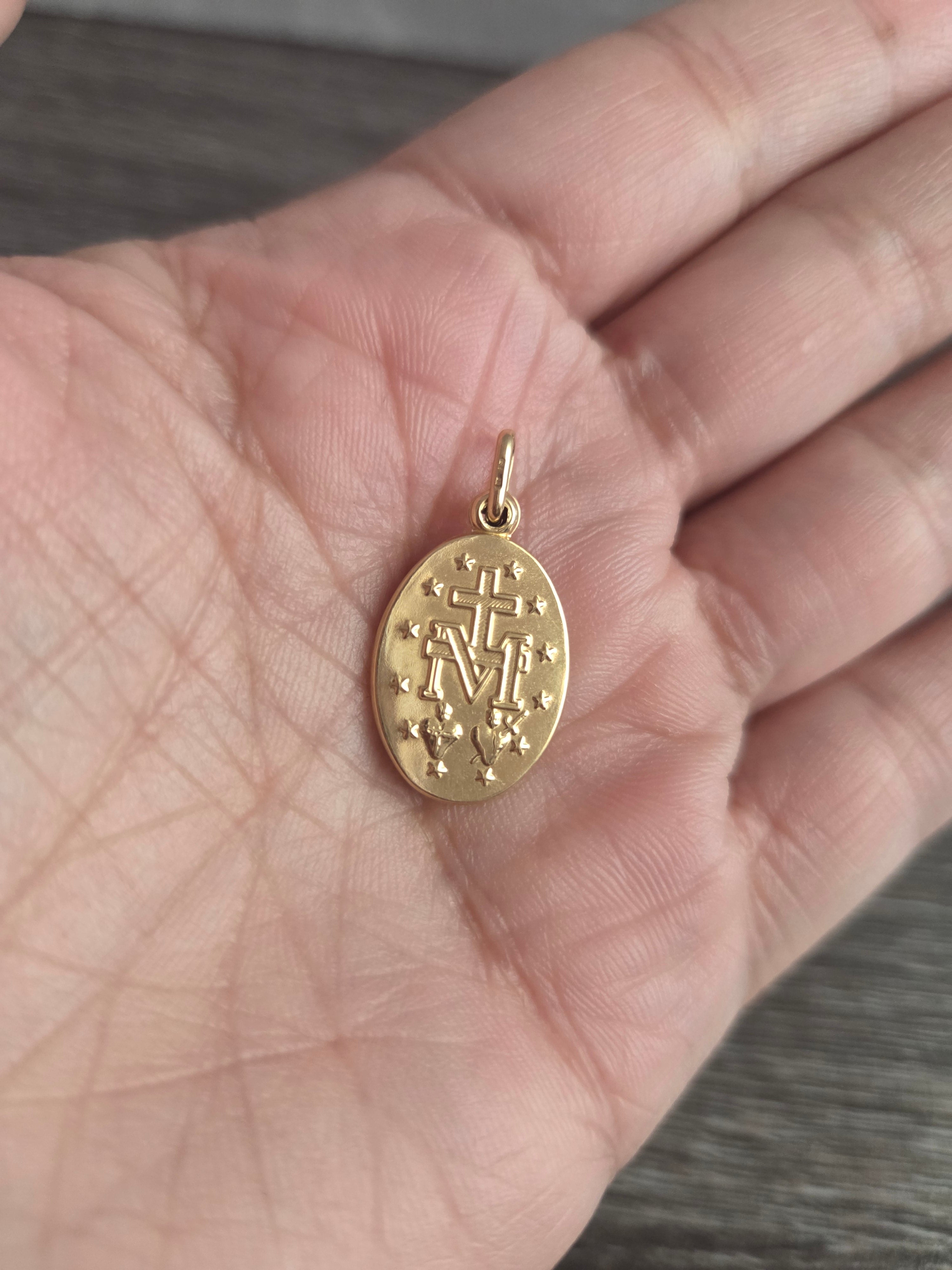 Dije Virgen Milagrosa