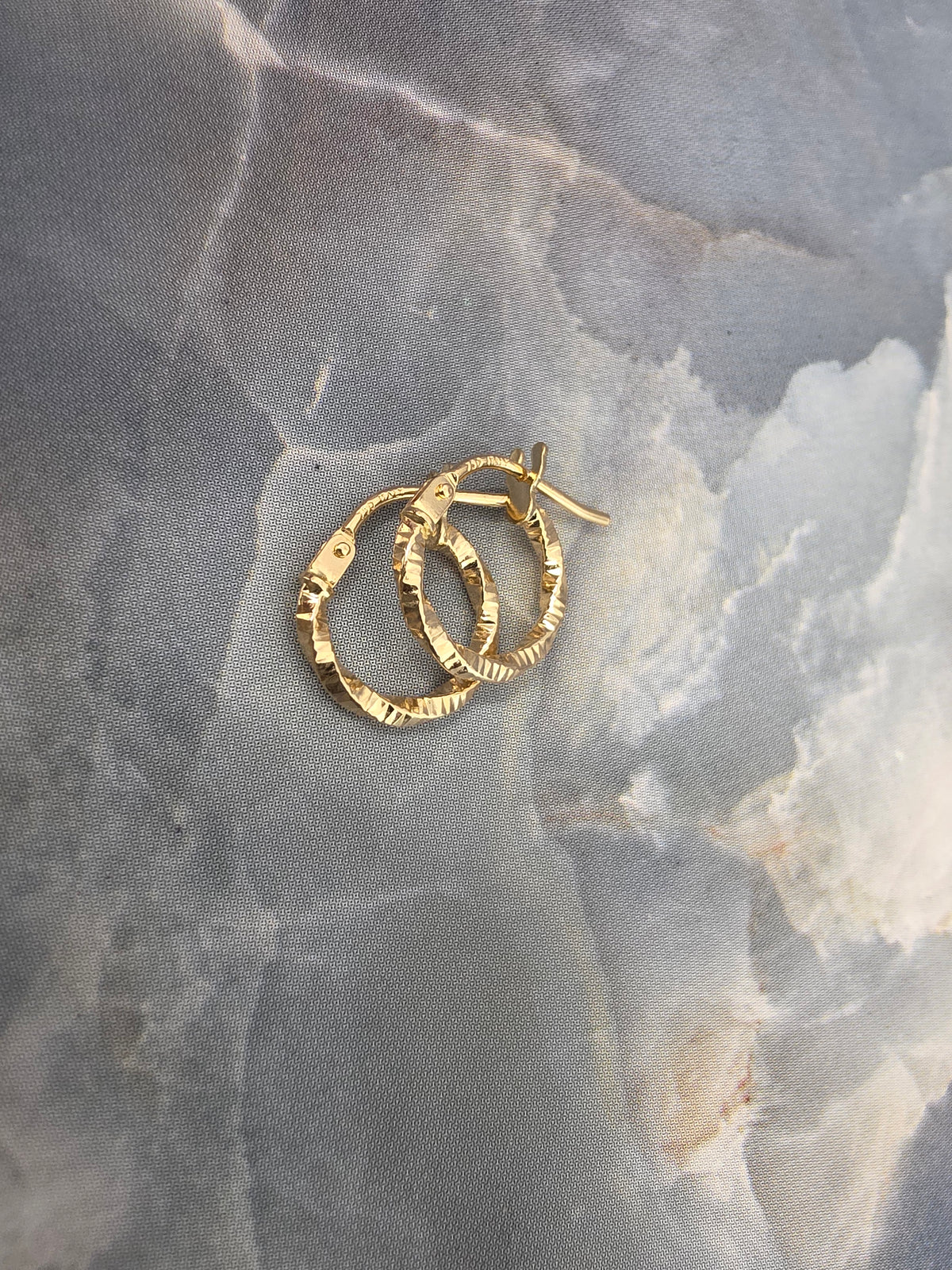 Diamond-Cut Hoop Earrings 069