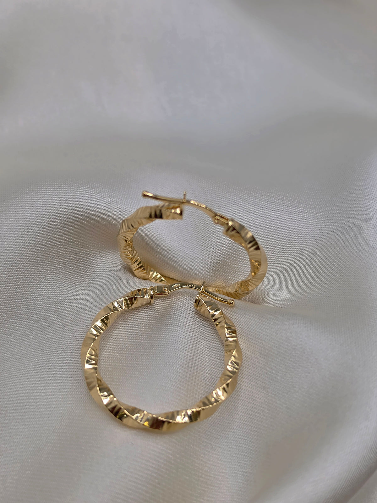 Diamond-Cut Hoop Earrings 200
