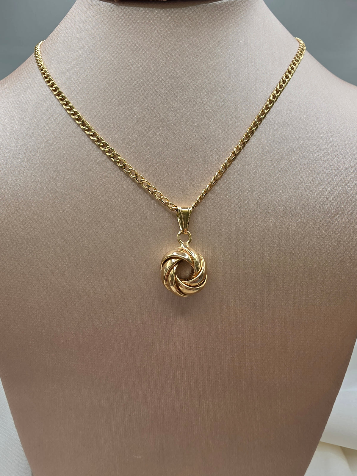 Gold Knot Pendant 123