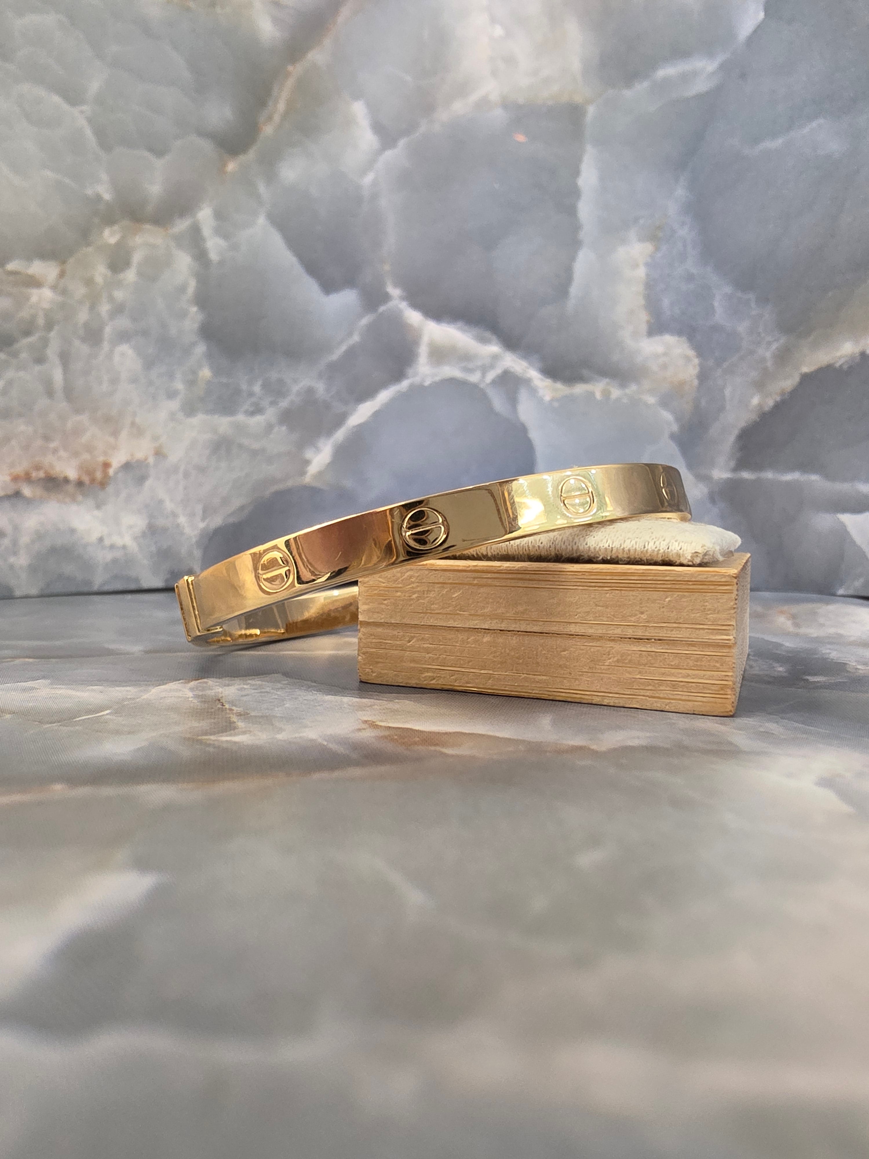 Screw Design Bangle Bracelet 841