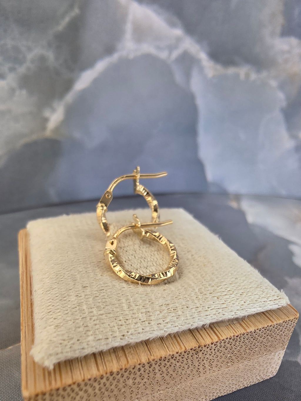 Diamond-Cut Hoop Earrings 069