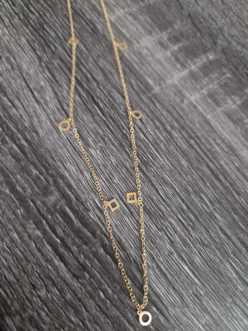 Cadena con colgantes