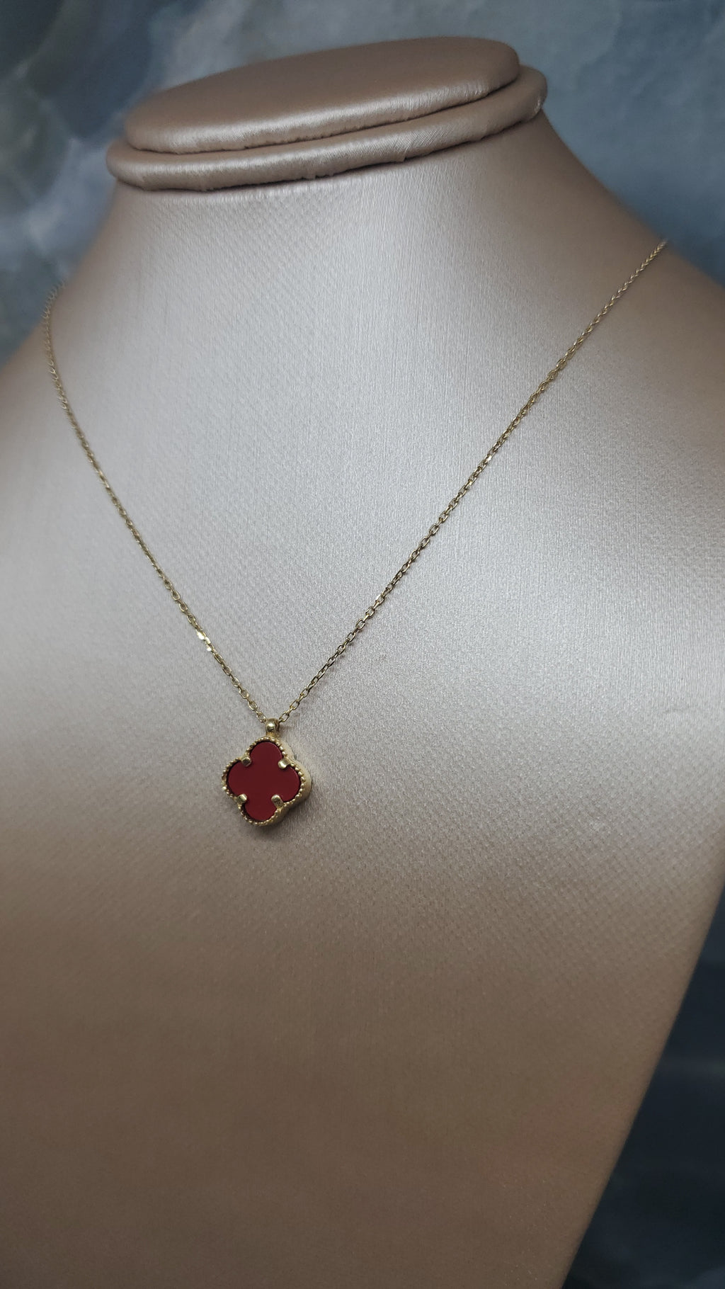 Red Clover Pendant Necklace 200