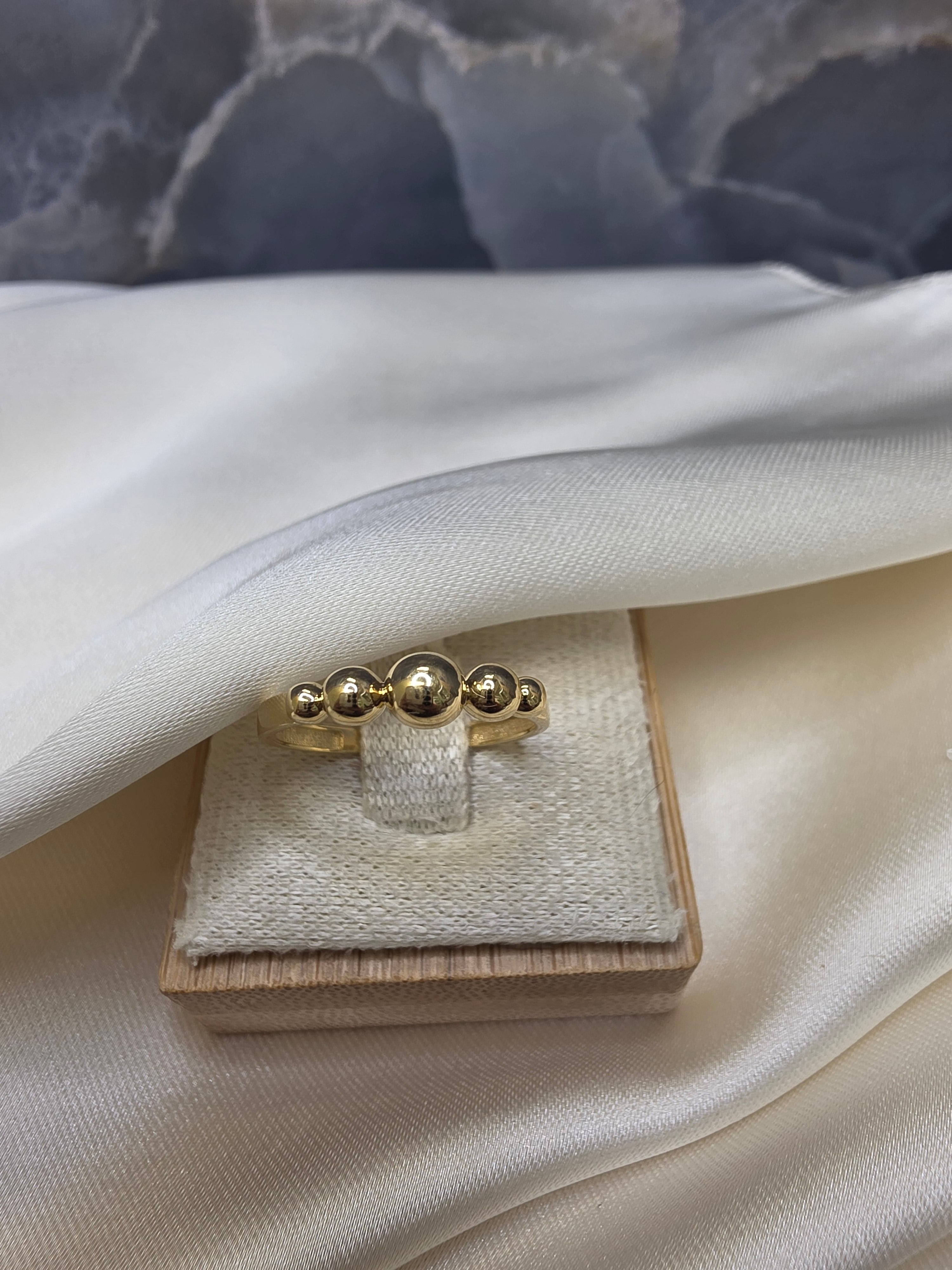 Graduated Bead Ring 180