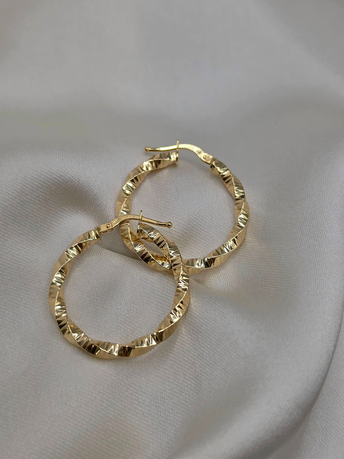 Diamond-Cut Hoop Earrings 200