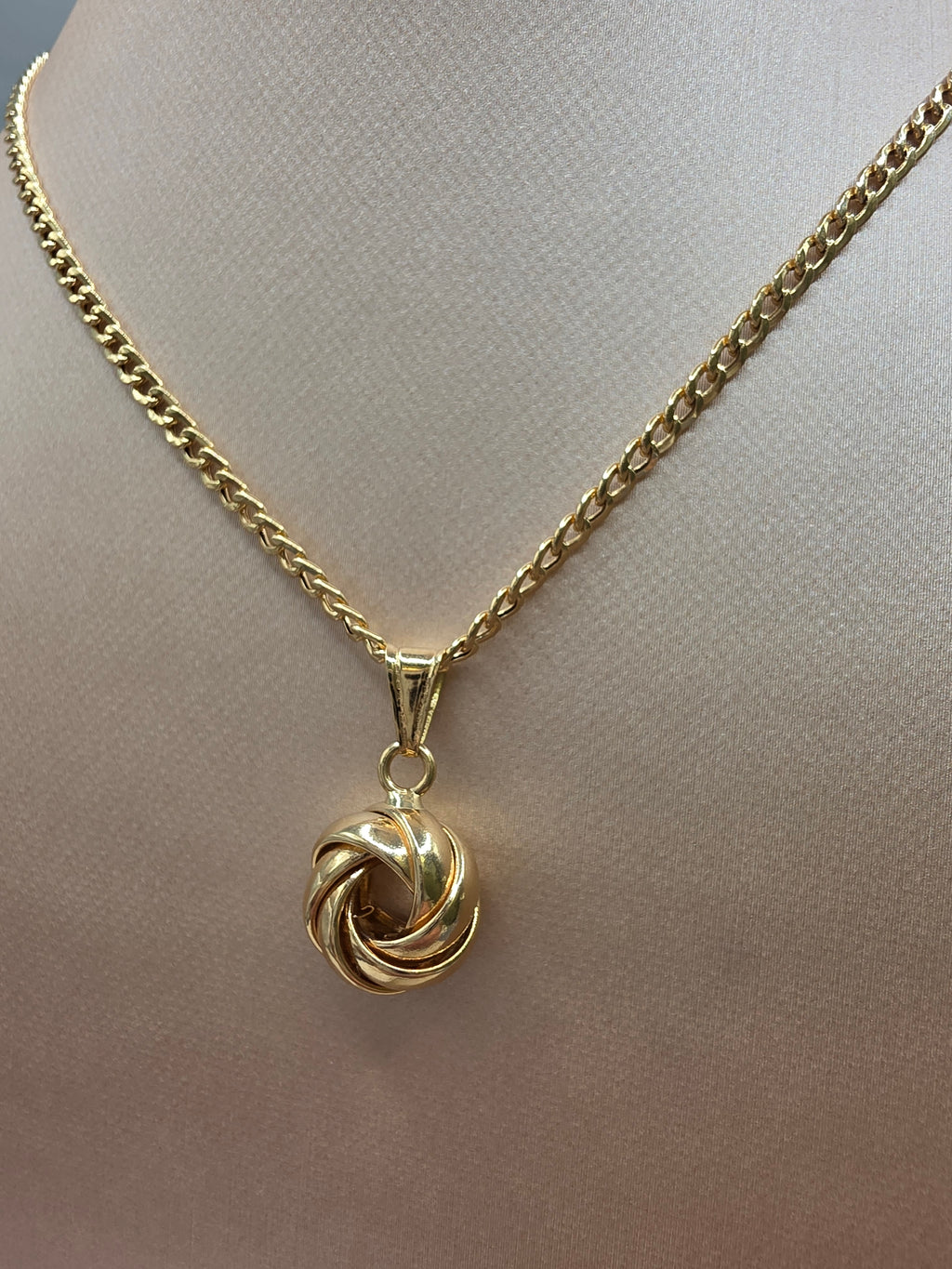 Gold Knot Pendant 123