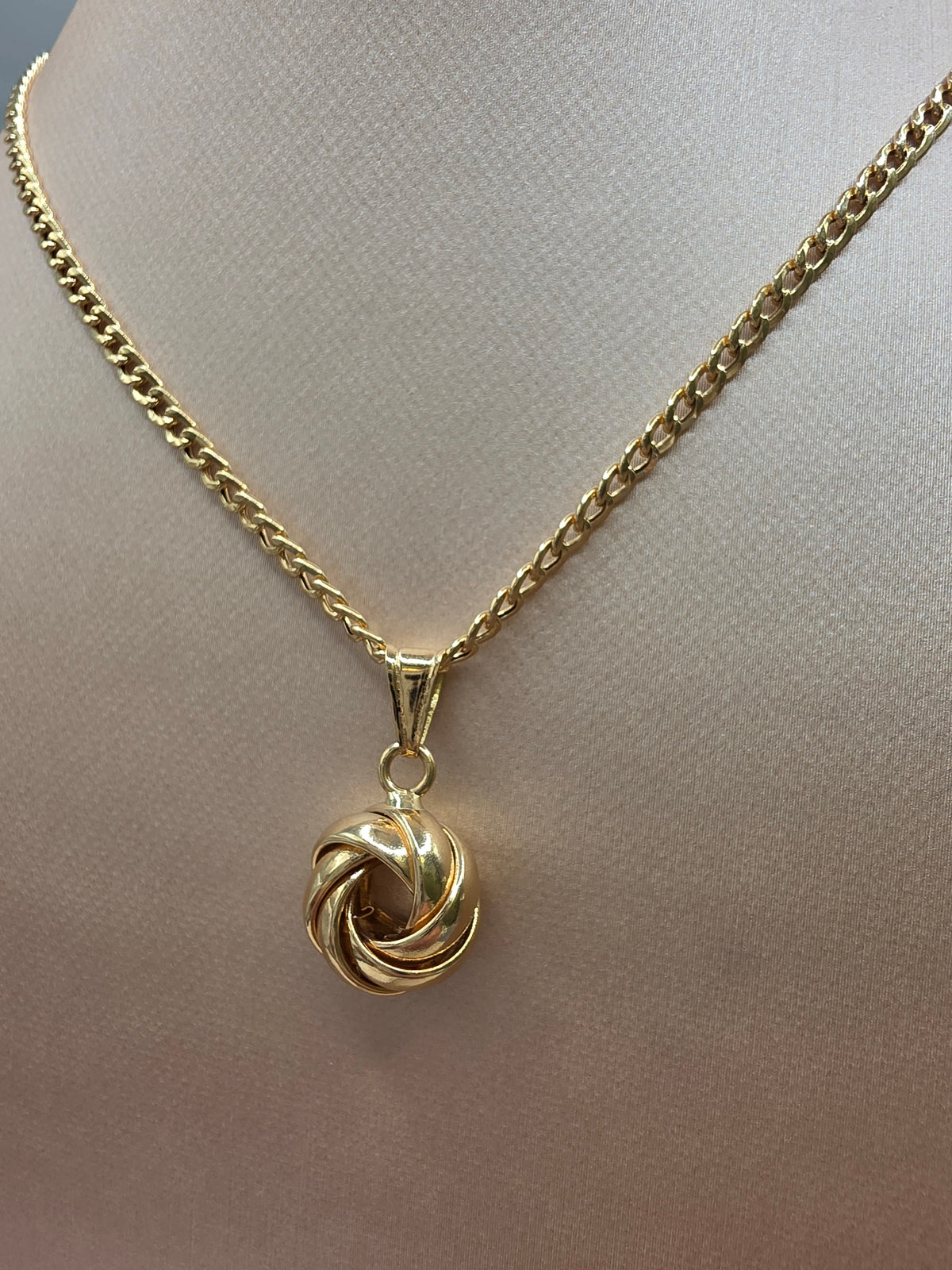 Gold Knot Pendant 123