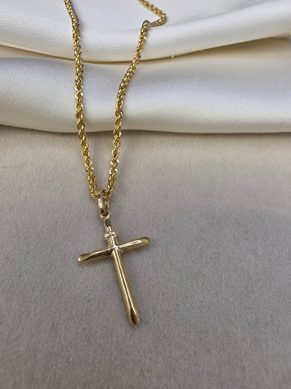 Cross Pendant 096