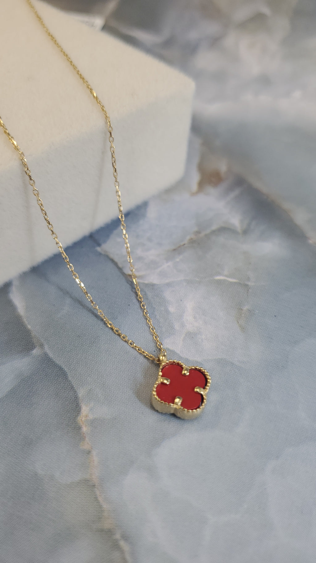 Red Clover Pendant Necklace 200