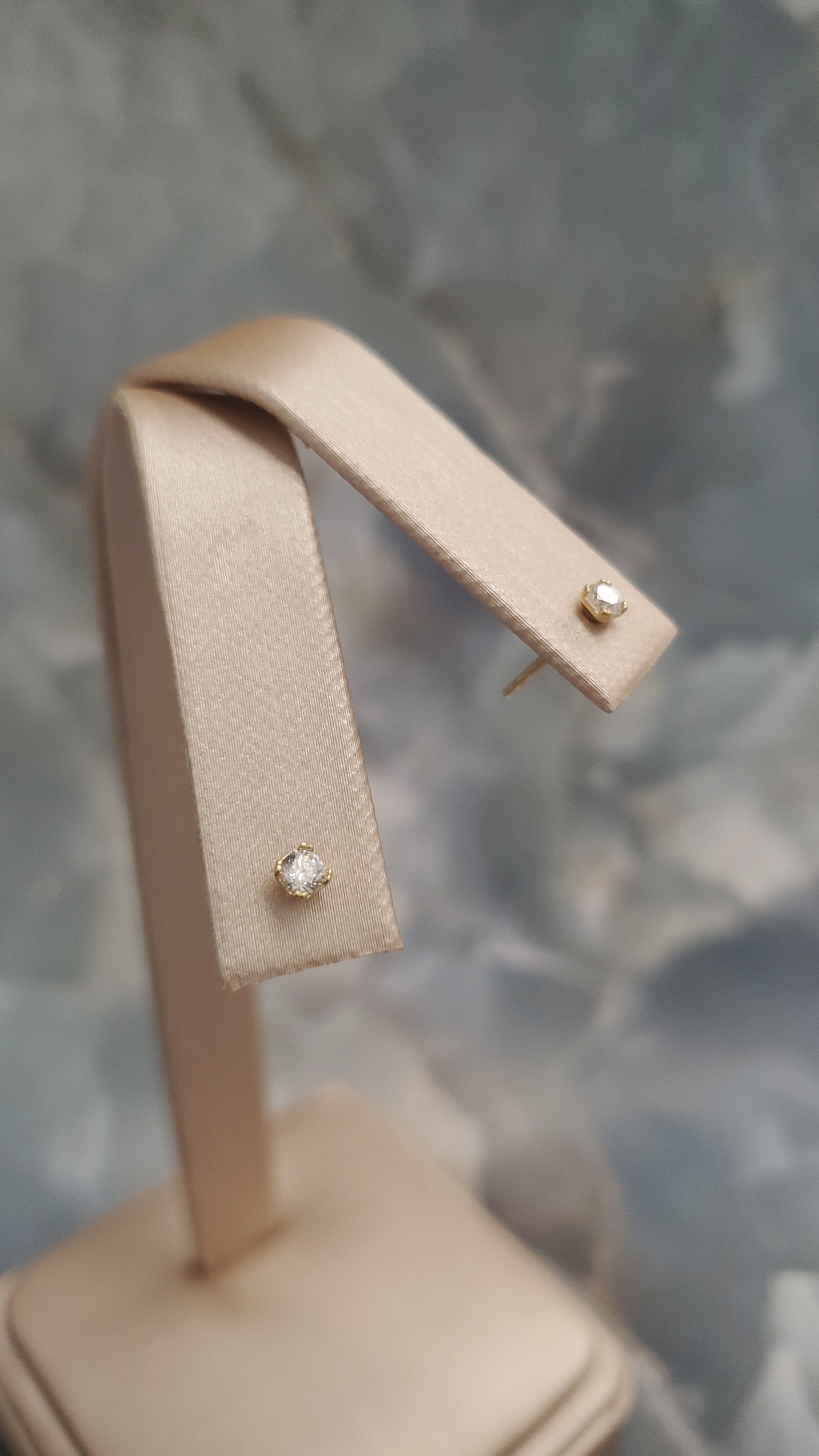 Solitaire Stud Earrings 072